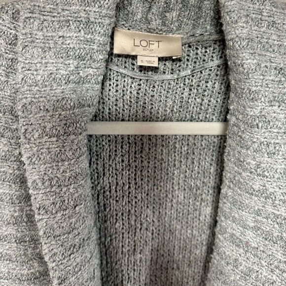 Loft Bundle: Striped V-Neck Sweater & Soft Grey Textured Vest - Small - Picture 7 of 10